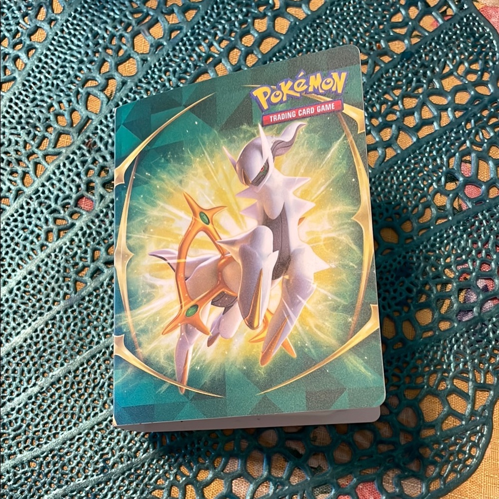 Pokemon Trading Card Game 2022 Collector Mini Portfolio